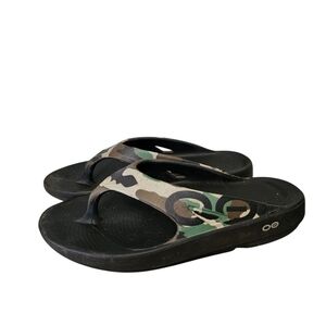 oofos camo recovery thong sandals